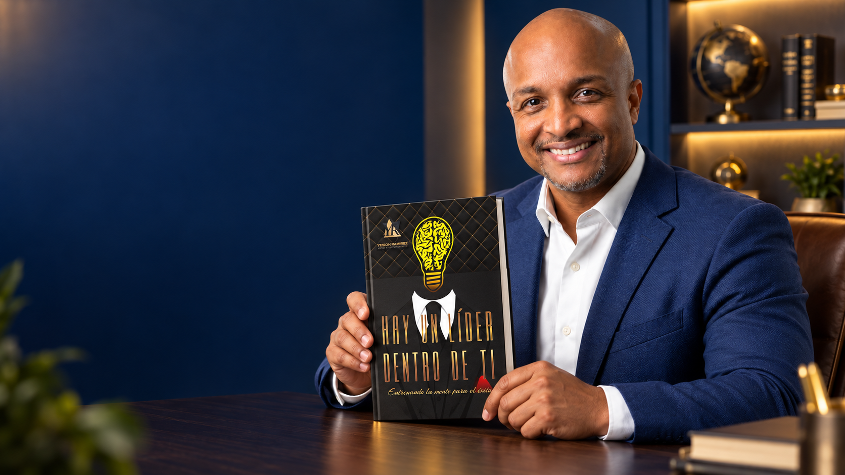 Composición editorial de Yeison Ramírez con su libro Hay un líder dentro de ti